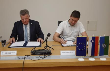 PODPIS POGODBE ZA NAKUP MOŠTVENIH VOZIL - Foto- Tine Šubic_13